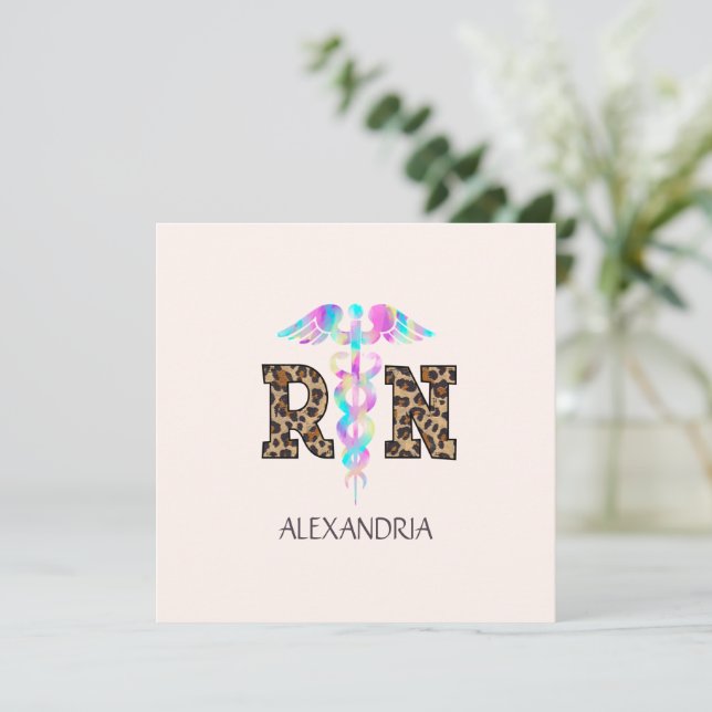 RN, Leopardo de enfermeras registrado (Anverso de pie)