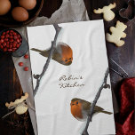 Robin Bird en la sección de la toalla de cocina pe<br><div class="desc">Un ladrón pintado a mano se sentó en una nevada rama de invierno. Añade tu nombre a esta toalla de cocina. Se llama Bob.</div>
