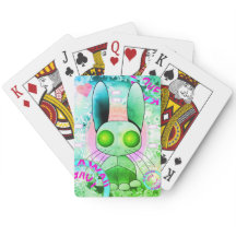 Robot verde conejo kawaii jugando cartas