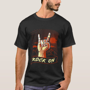 Roca divertida en camiseta trepada
