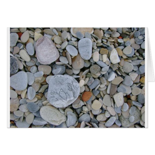 Rocas en la tarjeta de felicitación de la playa