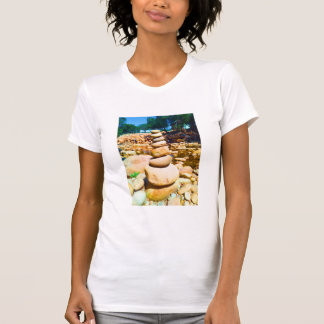 Rocas tranquilas para equilibrar - camiseta del Ee