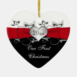 Rojo, negro, platee nuestro primer ornamento del