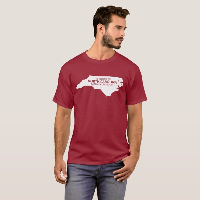 Rojo para la camiseta de Carolina del Norte del (Anverso completo)
