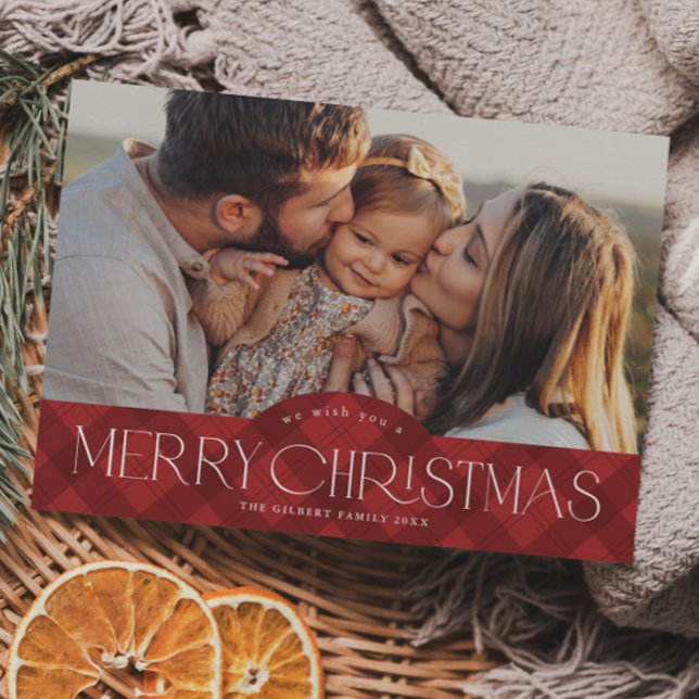Rojo Rústico Cuadros Foto Feliz Navidad (Rustic red plaid photo Christmas holiday postcard.)