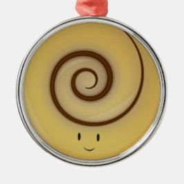 Rollo de canela sonriente sobre el ornamento del |