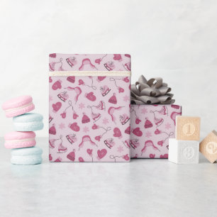 Rollo de papel de regalo rosa con patrón de invier