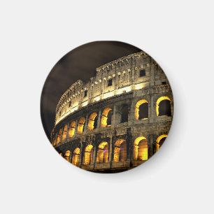 Roma - coliseo en el imán de la noche