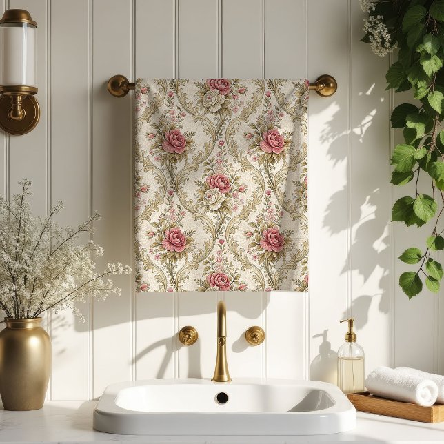 Romantic Pastel Towel Victorian-Inspired Bathroom (Romantic Pastel Towel Victorian-Inspired Bathroom)