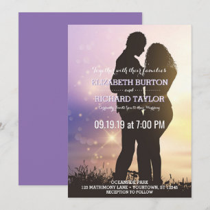 Romántica Pareja de Playa Boda Morada Invitación