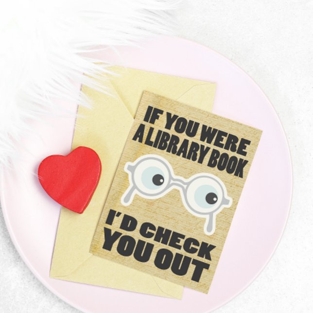 Romántica tarjeta de felicitación para los amantes (Your love life will be totally “booked” up with this adorable card for book worms.)