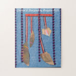 Rompecabezas de 252 piezas<br><div class="desc">La colección de arte de Brayden es un reflejo de su estilo e intereses únicos. Eligió incorporar elementos que disfruta,  incluyendo materiales reflectantes y cuentas,  creando piezas que brillan con creatividad,  personalidad y autoexpresión.</div>