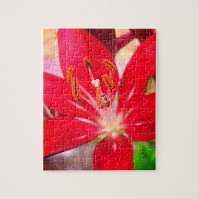 Rompecabezas de abeja en un lirio para relajarse y (Vertical)