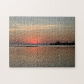 Rompecabezas de aguas de puesta de sol rosa