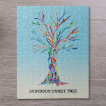 Rompecabezas de árbol familiar personalizado<br><div class="desc">Rompecabezas de árbol familiar personalizado. Este elegante rompecabezas está decorado con un diseño de árbol familiar de color arcoiris sobre un fondo oscuro azul. Personalizar con tu apellido. El árbol se hizo originalmente en mosaico usando pequeños trozos de vidrio de color. Original Mosaico © Michele Davies.</div>