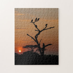Rompecabezas de silueta de buitres en árbol