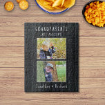 Rompecabezas fotográfico "Los abuelos son increíbl<br><div class="desc">Si a tus abuelos les gustan los rompecabezas, estarán encantados con este regalo personalizado de "Los abuelos son increíbles". Se pueden personalizar fácilmente las dos fotos y el texto, que se colocan en una imagen de madera negra. Este conservador único y reflexivo le dará a sus abuelos horas de diversión...</div>