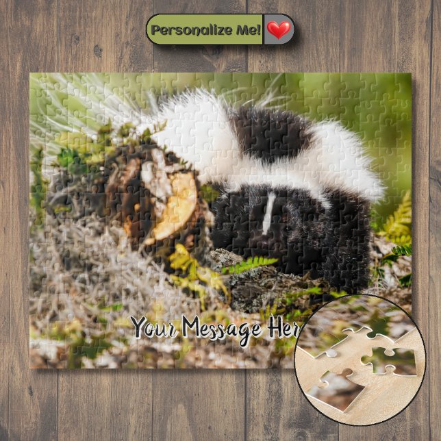 Rompecabezas personalizado de madera de helecho mo (Customizable Striped Skunk Fern Log Jigsaw Puzzle)