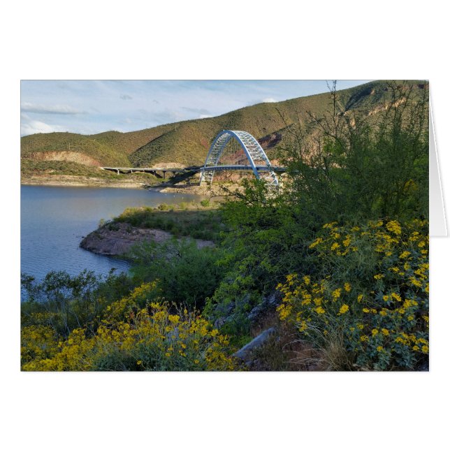 Roosevelt Lake Bridge Arizona Yellow Wildflowers (Anverso (Horizontal))