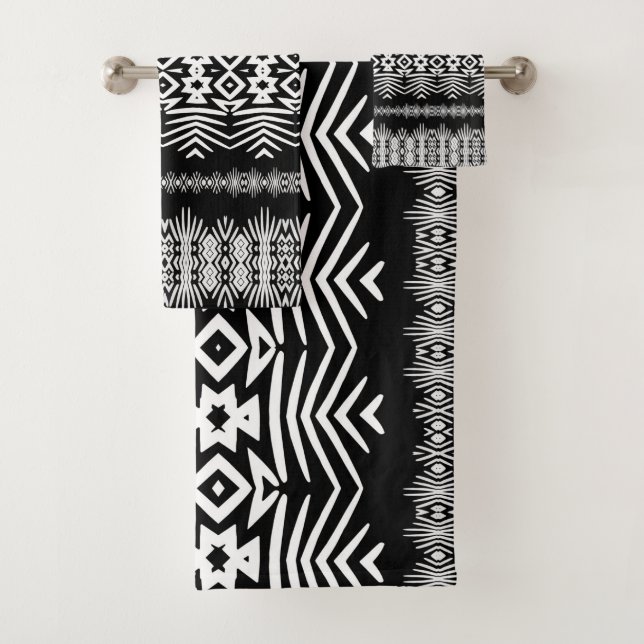 Ropa de barro blanco y negro  (In situ)