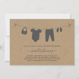 Ropa de bebé en la invitación de Baby Shower en lí