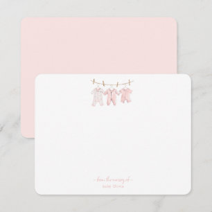 Ropa de bebé rosa linda Tarjeta de agradecimiento
