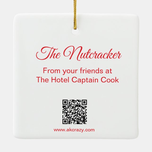 Ropa de nueces en el ornamento del Hotel Captain C (Reverso)