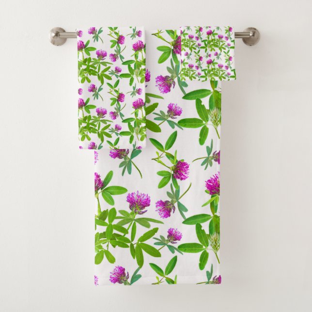 Ropas rojas con hojas verdes (In situ)