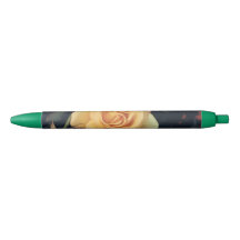 Rosa amarilla en una pluma verde