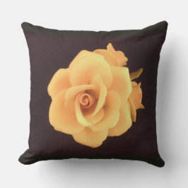 Rosa amarillo en la almohada negra