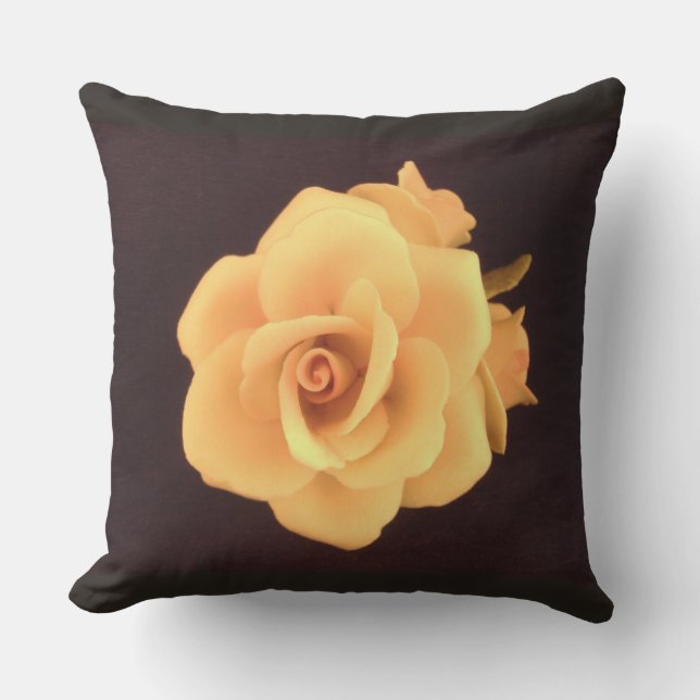 Rosa amarillo en la almohada negra (Anverso)