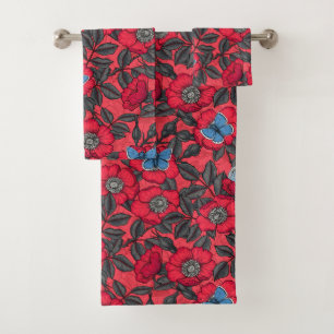 Rosa de perro y mariposas en rojo y azul