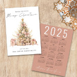 Rosa Gold Tree 2025 Calendario Feliz Navidad<br><div class="desc">Calendario de navidad de oro de Rosa Gold Treet 2025 está en un elegante guión de estilo manuscrito. Con un práctico calendario de 2025 en la parte trasera para sus destinatarios y un saludo de Año Nuevo Feliz.</div>