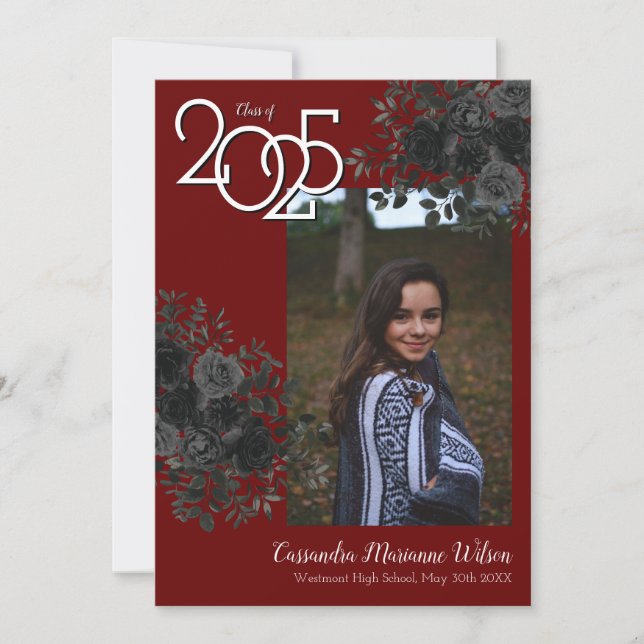 Rosa negro Maroon Invitación de graduación gótica (Anverso)