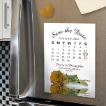 Rosa Ochre de Oro Guardar el imán del calendario d<br><div class="desc">Estas bellas tarjetas magnéticas ahorran las tarjetas de calendario de fechas es una manera maravillosa de hacer que su familia y amigos sepan de su próximo boda. En el diseño se ve una foto de un rosa de color ocre dorado de tallo largo o amarillo mostaza que se refleja en...</div>