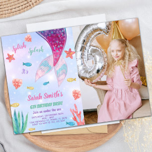 Rosa oscuro en la invitación al cumpleaños de la s