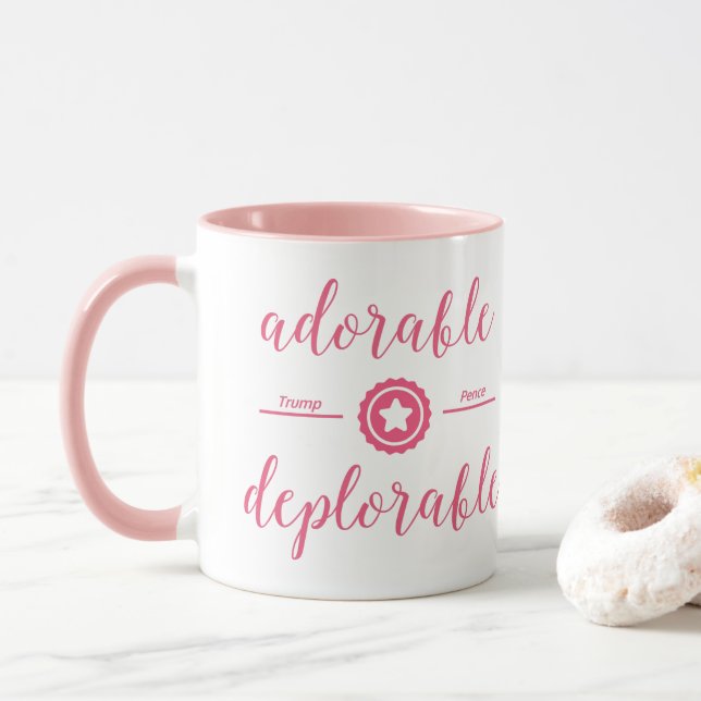 Rosa político deplorable adorable de la taza (Con donut)
