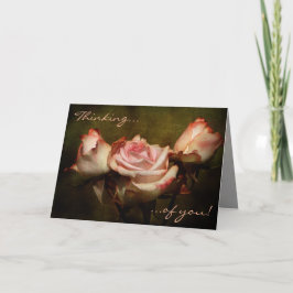 Rosa polvoriento pensando en su tarjeta de felicit