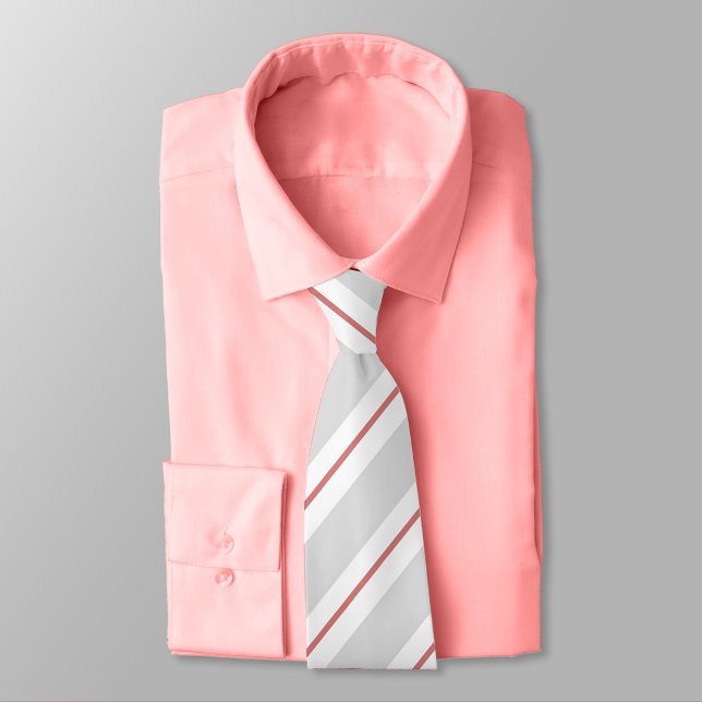 Rosa, rosa neoyorquino y corbata de cuello blanco  (New York Pink, and White Striped Necktie on New York Pink Shirt)