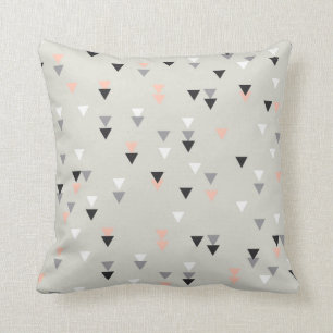 Rosa y gris geométricos de la almohada del