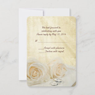 Rosas blancas con anillos RSVP