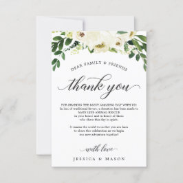 Rosas blancas en lugar de la tarjeta de preferenci