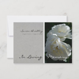 Rosas blancas salvajes en la Invitación de memoria