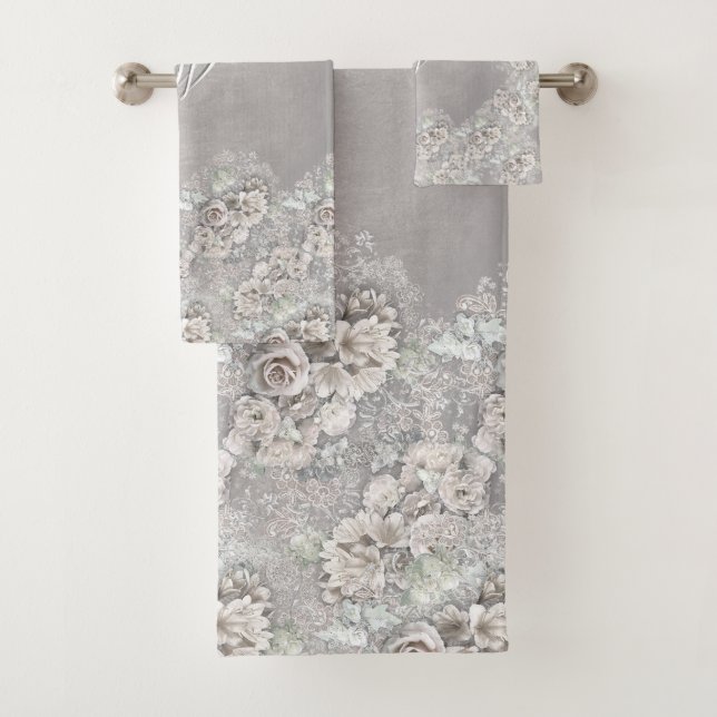 Rosas blancos antiguos con (o fuera) su inicial (In situ)