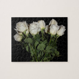 Rosas blancos de larga talla en el rompecabezas de