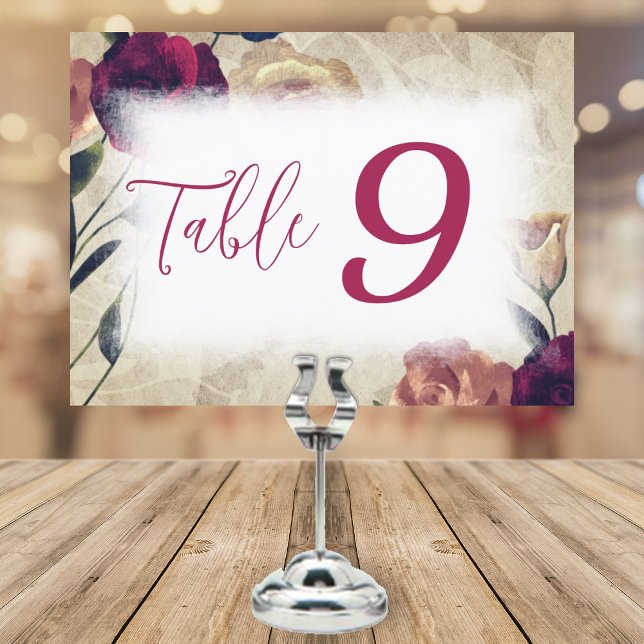 Rosas Borgoña y Beige Boda Número de mesa Rótulo (wedding reception table number sign, burgundy calligraphy script, red, beige, teal roses)