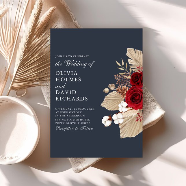 Rosas de Borgoña en Invitación de Boda Azul Median (Burgundy Roses on Midnight Blue Wedding Invitation on a boho table with dry palm leaf.)