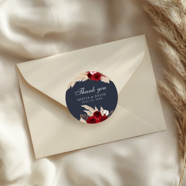 Rosas de Borgoña y Grass Pampas Gracias Pegatina (Burgundy Roses and Pampas Grass Thank You Sticker on an elegant wedding envelope)