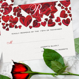 Rosas de corazón negro y rojo casándose con RSVP