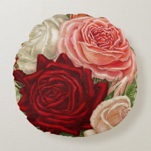 Rosas de jardinería de época rodean la almohada